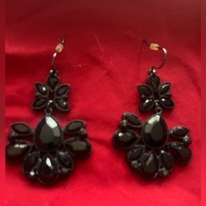 Retro Black Dangle Pierced Earrings NWT Vintage Look